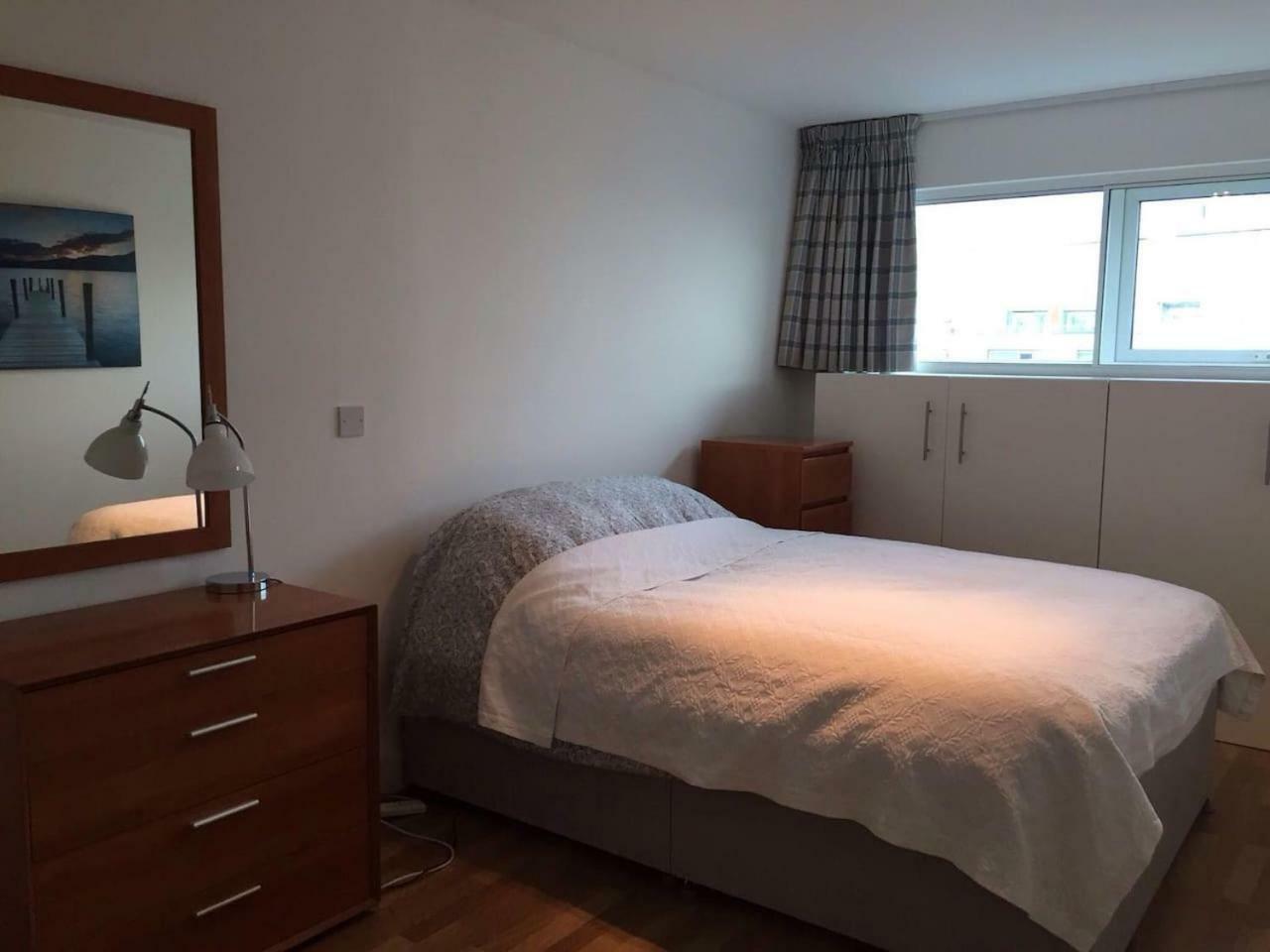 1 Bedroom In Chelsea Bridge Wharf Appartamento *