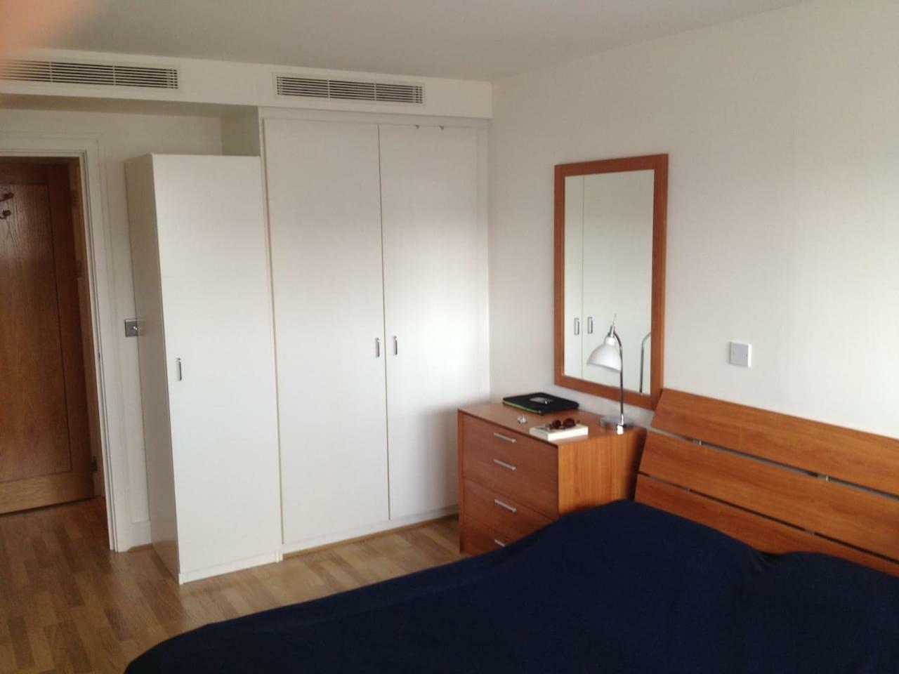 1 Bedroom In Chelsea Bridge Wharf Appartamento Londra